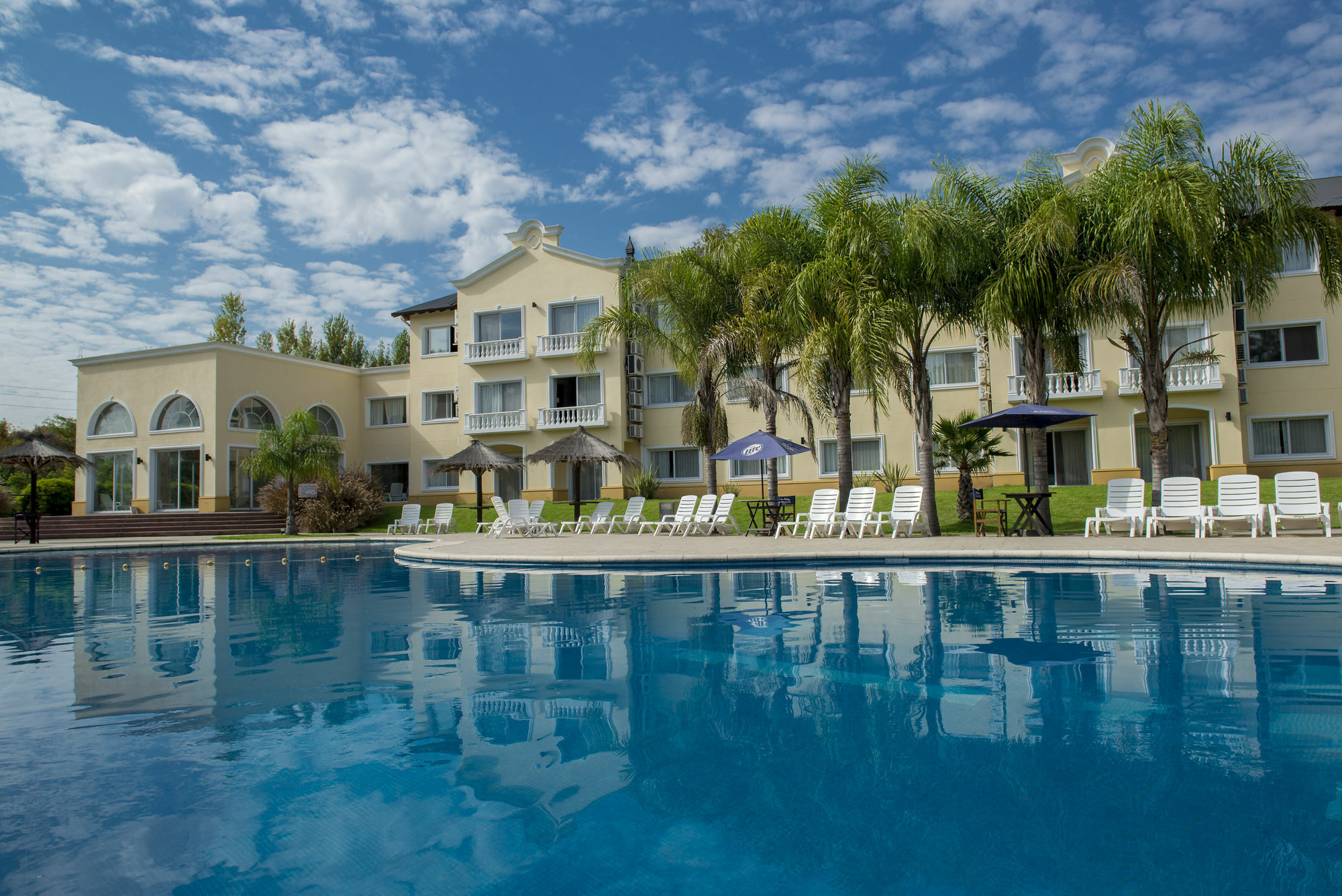 Howard Johnson By Wyndham Resort Pilar Pilar  Eksteriør billede